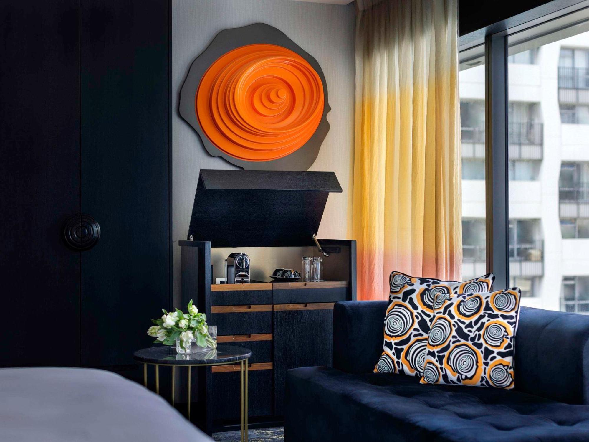 Hotel So/