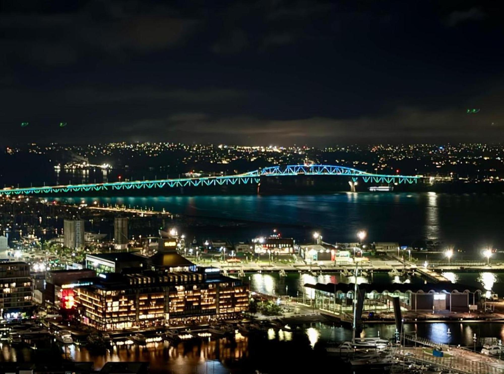Gorgeous Seaview And Harbour View 2 Bedroom *
