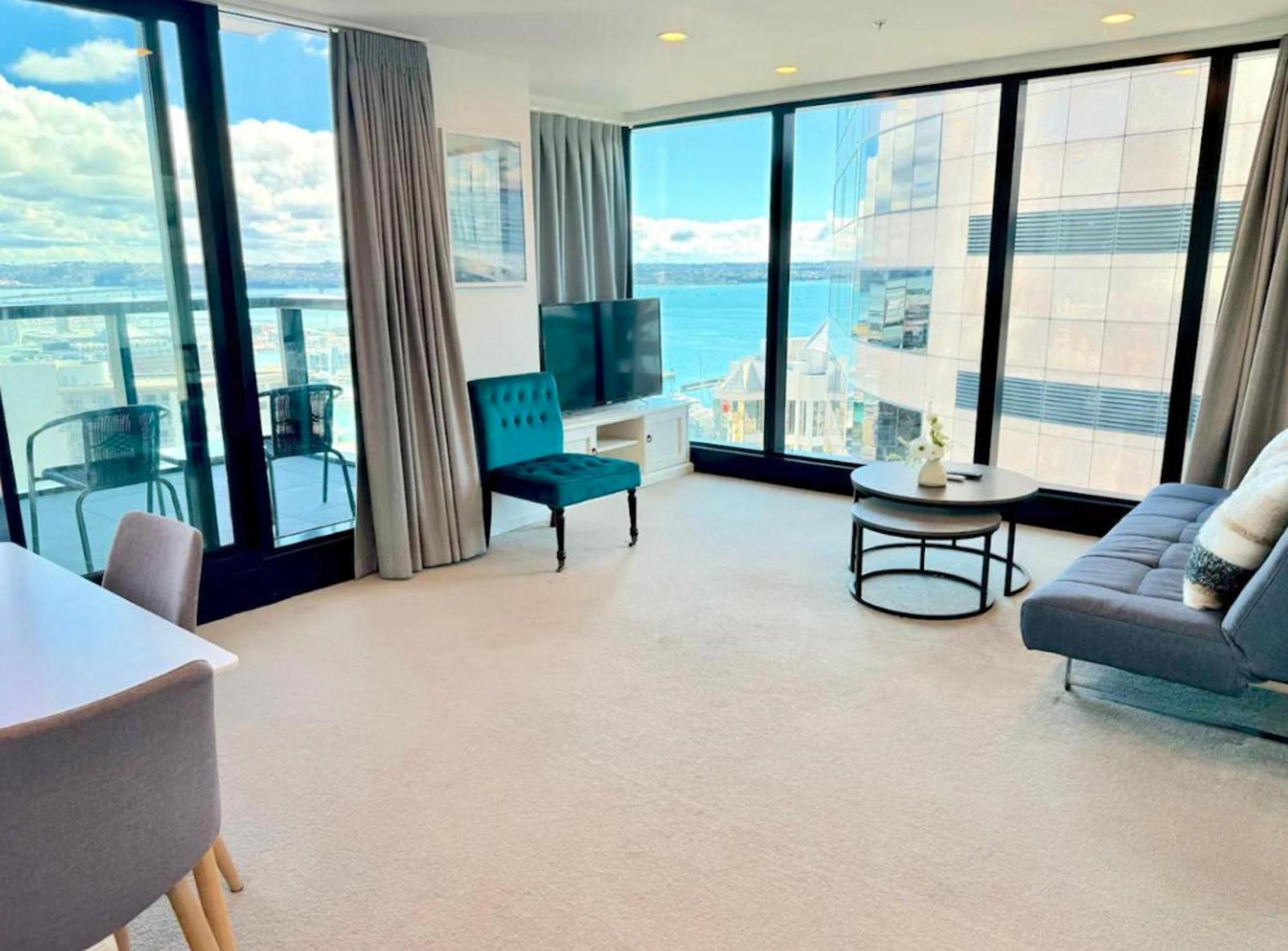 Gorgeous Seaview And Harbour View 2 Bedroom Apartment Auckland