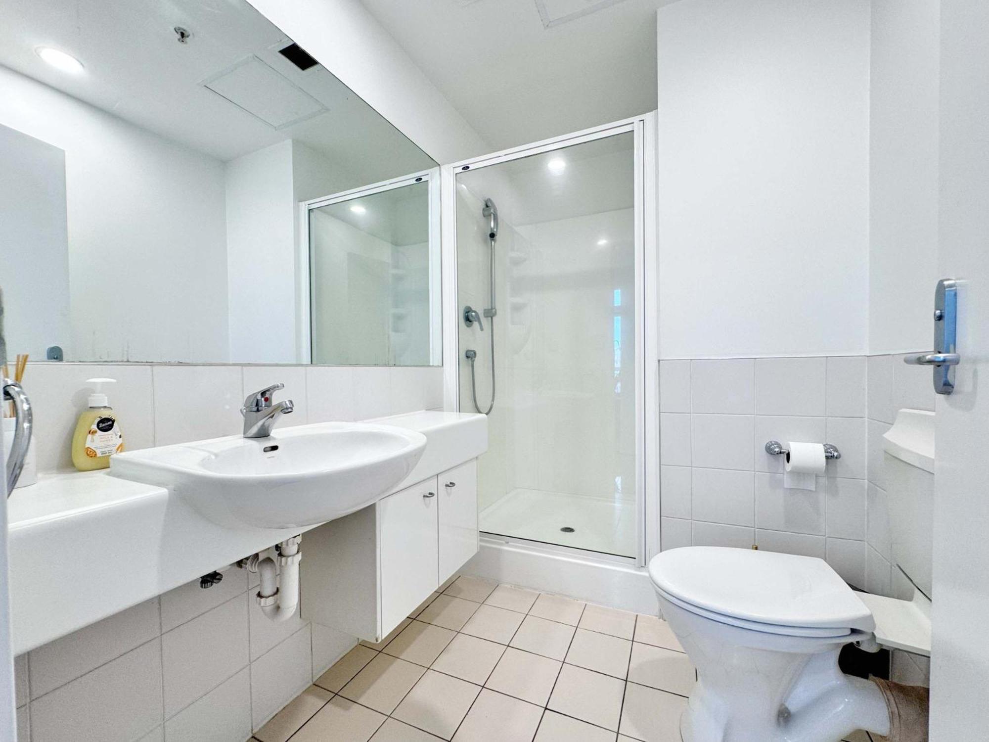 Free Parking Spacious 2br Walk To Sky Tower Apartamento *