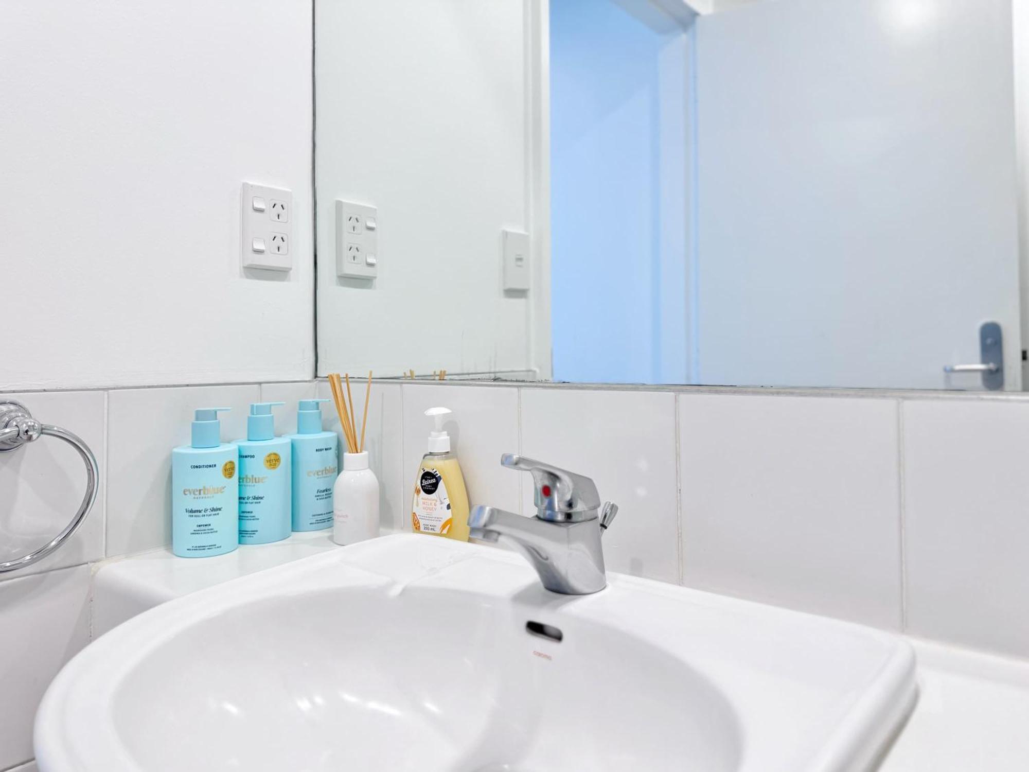 Free Parking Spacious 2br Walk To Sky Tower Apartamento *