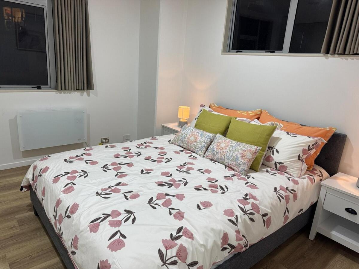 Penthouse Delight 3 Bd 2 Bth Free Carpark, Pool & Tennis Court *