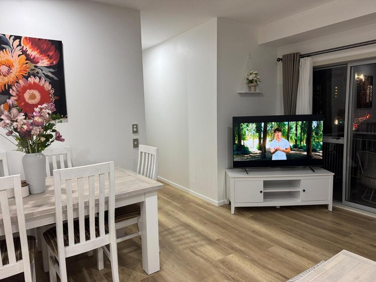 Penthouse Delight 3 Bd 2 Bth Free Carpark, Pool & Tennis Court Apartment Auckland