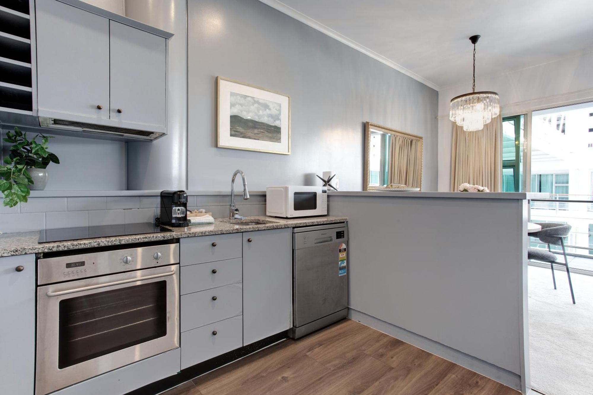 Spacious Newly Renovated Princes Wharf 1br *