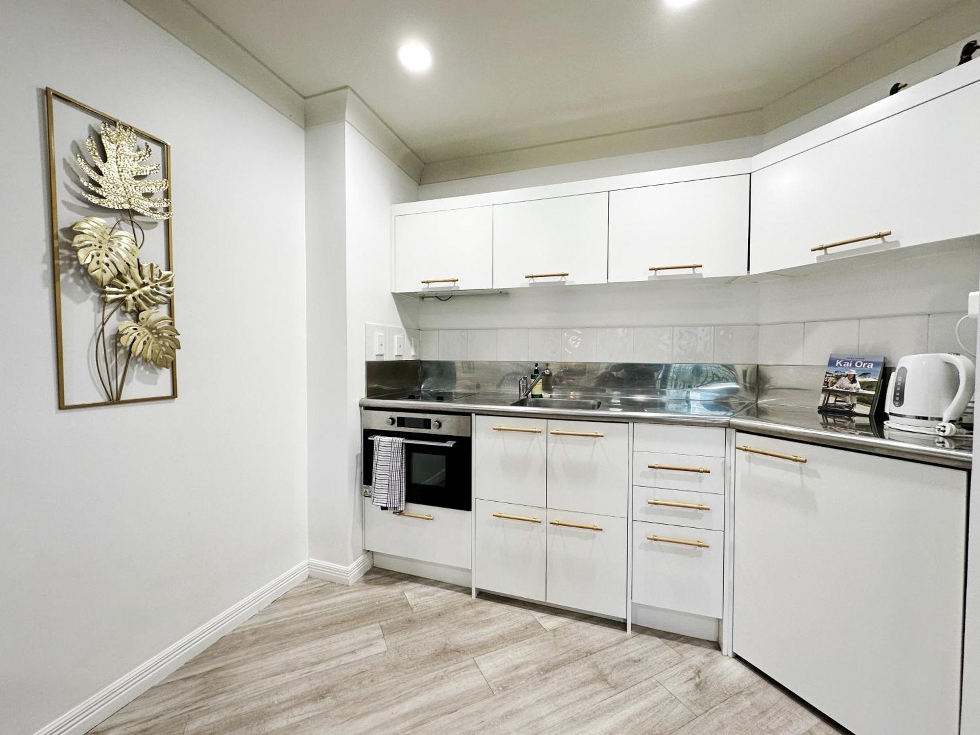 Spacious Park Views With Spa, Pool, Gym, Netflix