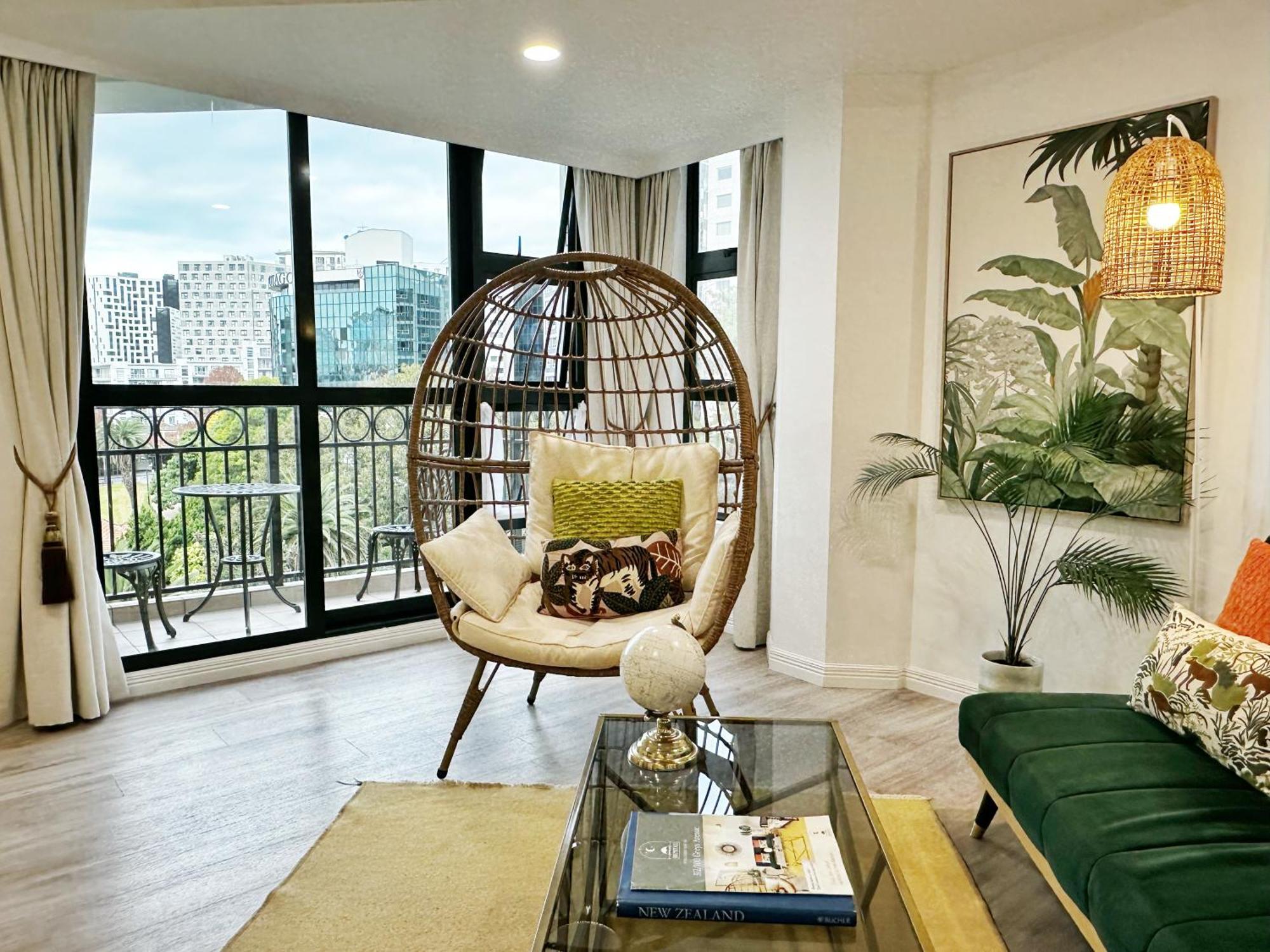 Spacious Park Views With Spa, Pool, Gym, Netflix *