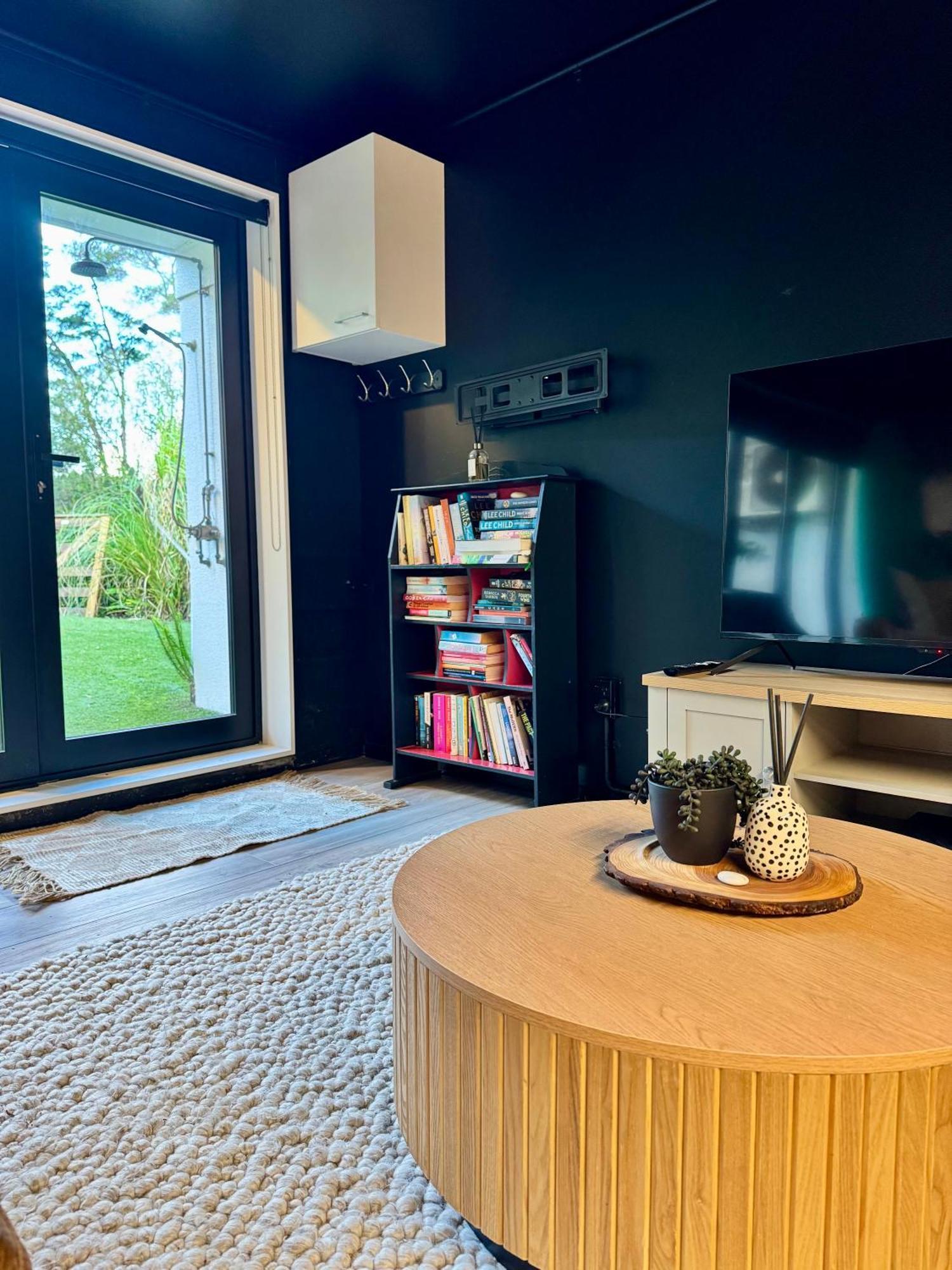 Sandy Toes & Netflix Nights, Relaxing Retreat Guest house *