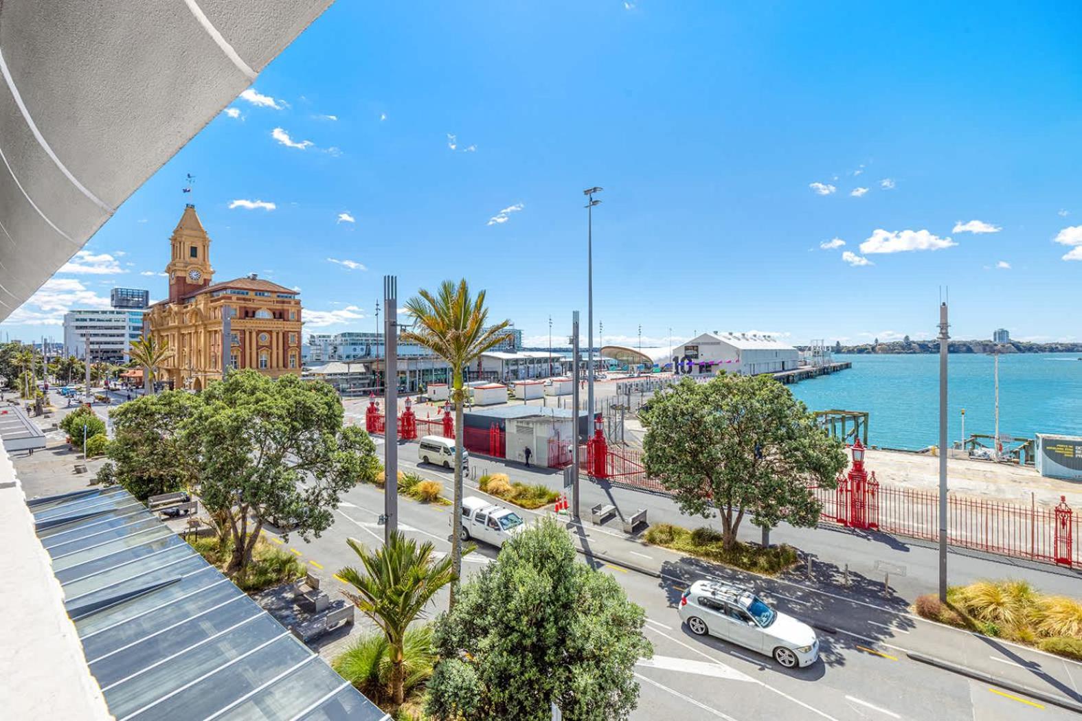 Apartment Waterfront Loft At Quay, Walk To Ferry & Train