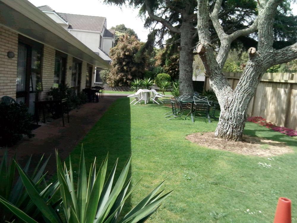 Dukes Midway Motel 4*