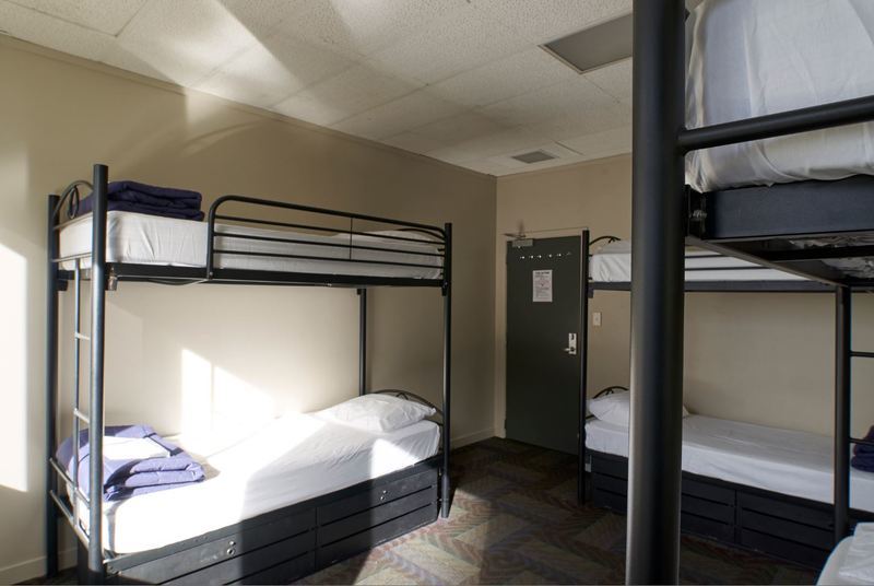 Hostel Base *