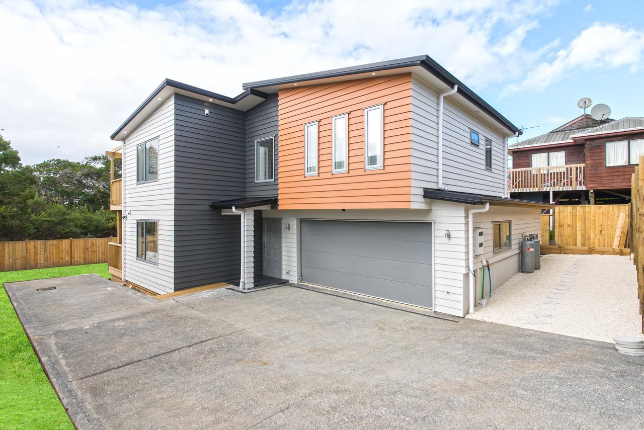 Sunny Glen Eden * Auckland