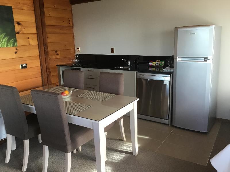 Waitakere & 4* Auckland