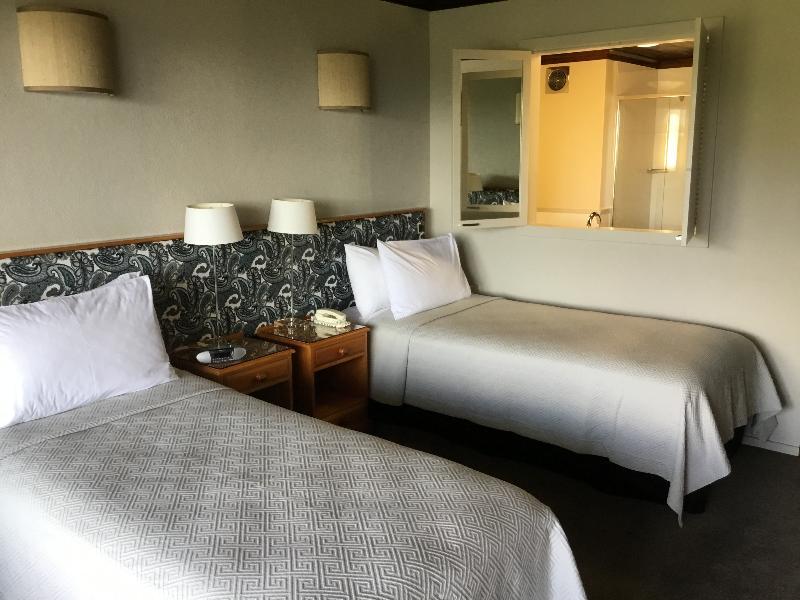Waitakere & Hotel 4*