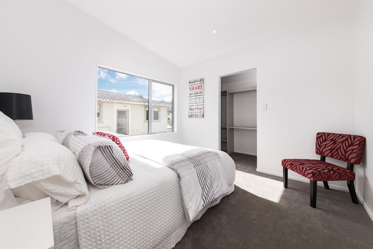 Sunny Glen Eden Homestay Auckland