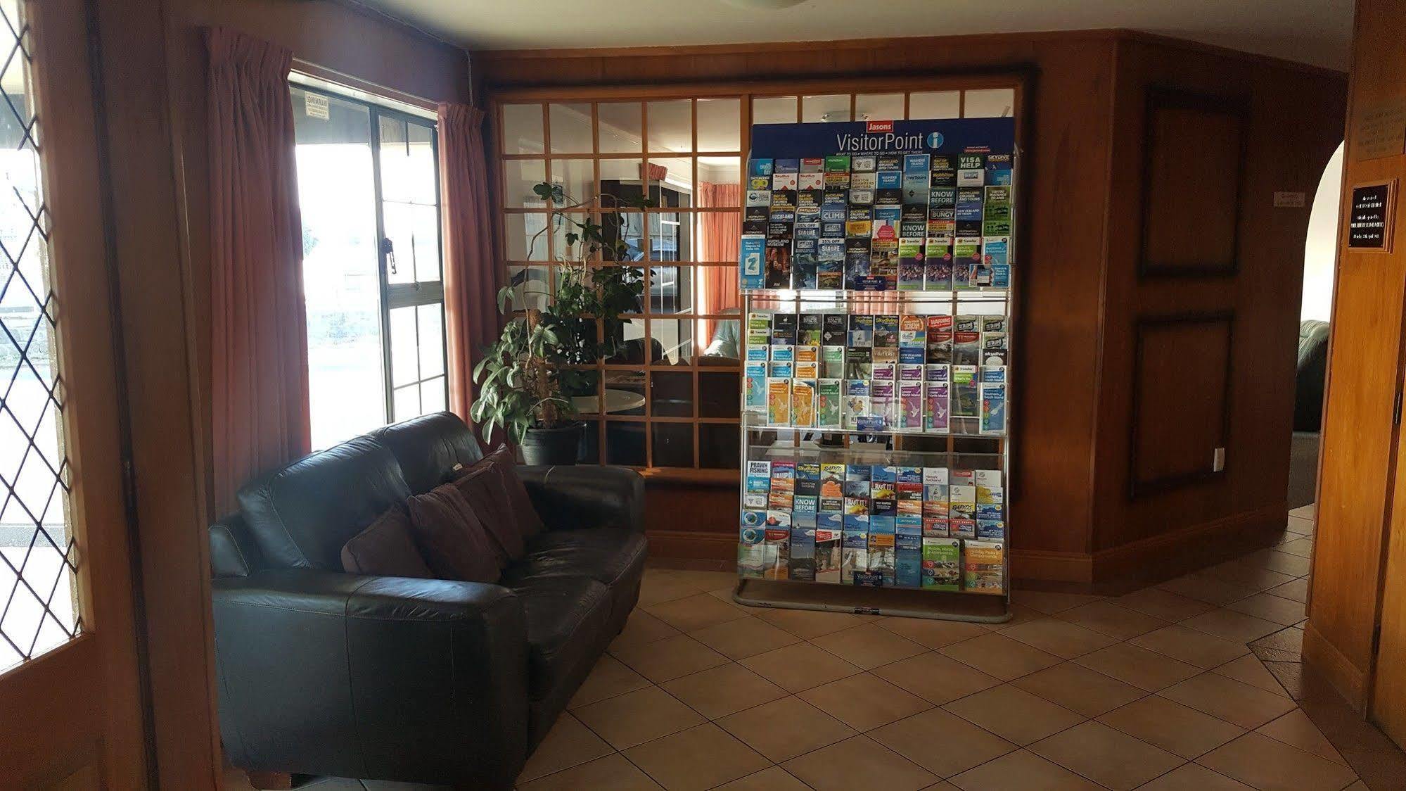 Oakwood Manor Motor Motel 3*