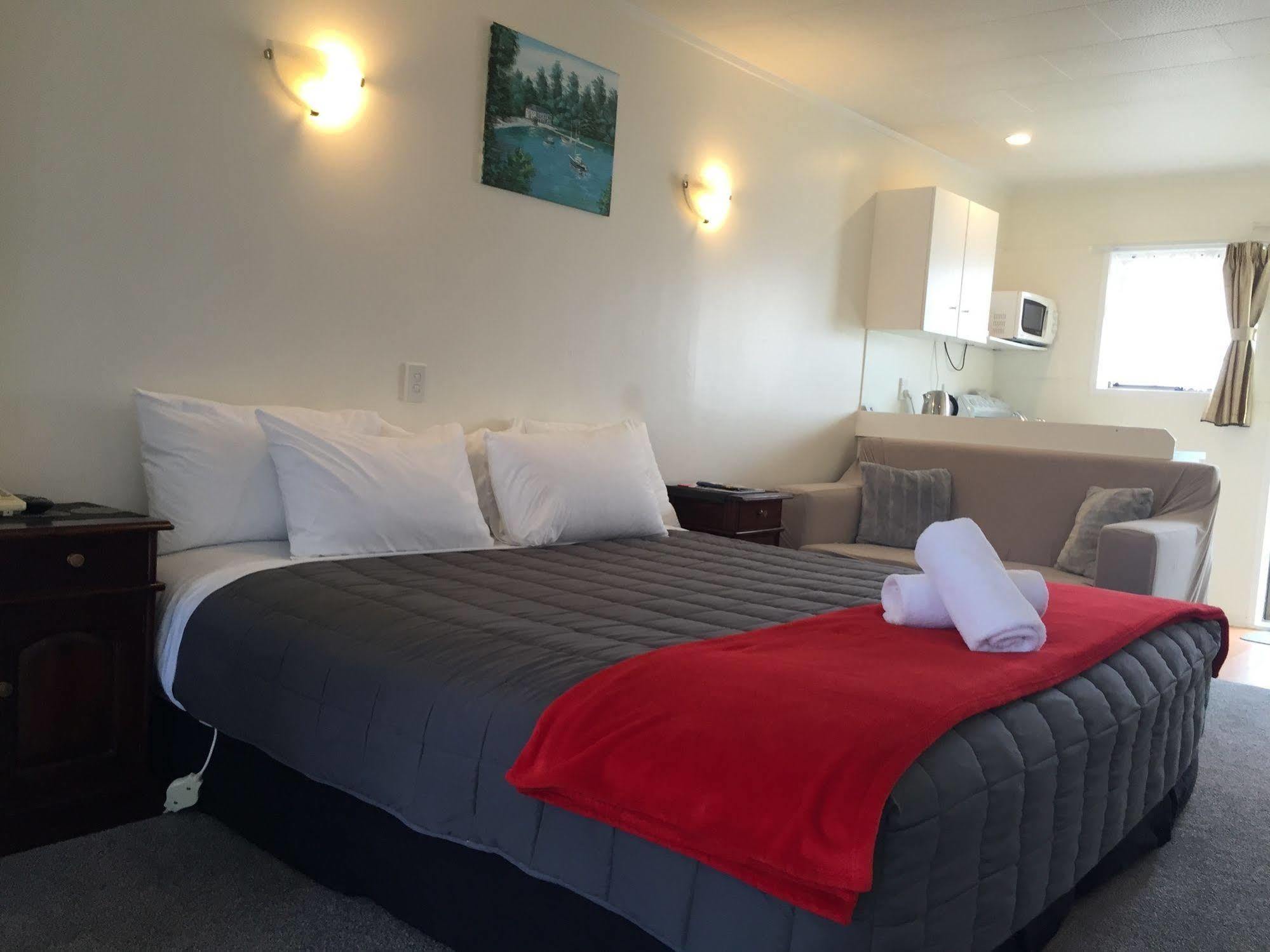 Motel Dukes Midway Auckland
