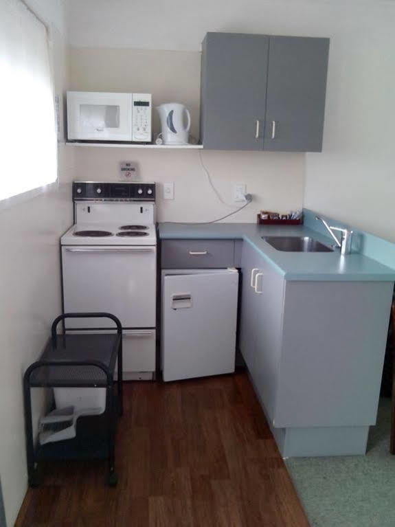 Dukes Midway Motel 4*