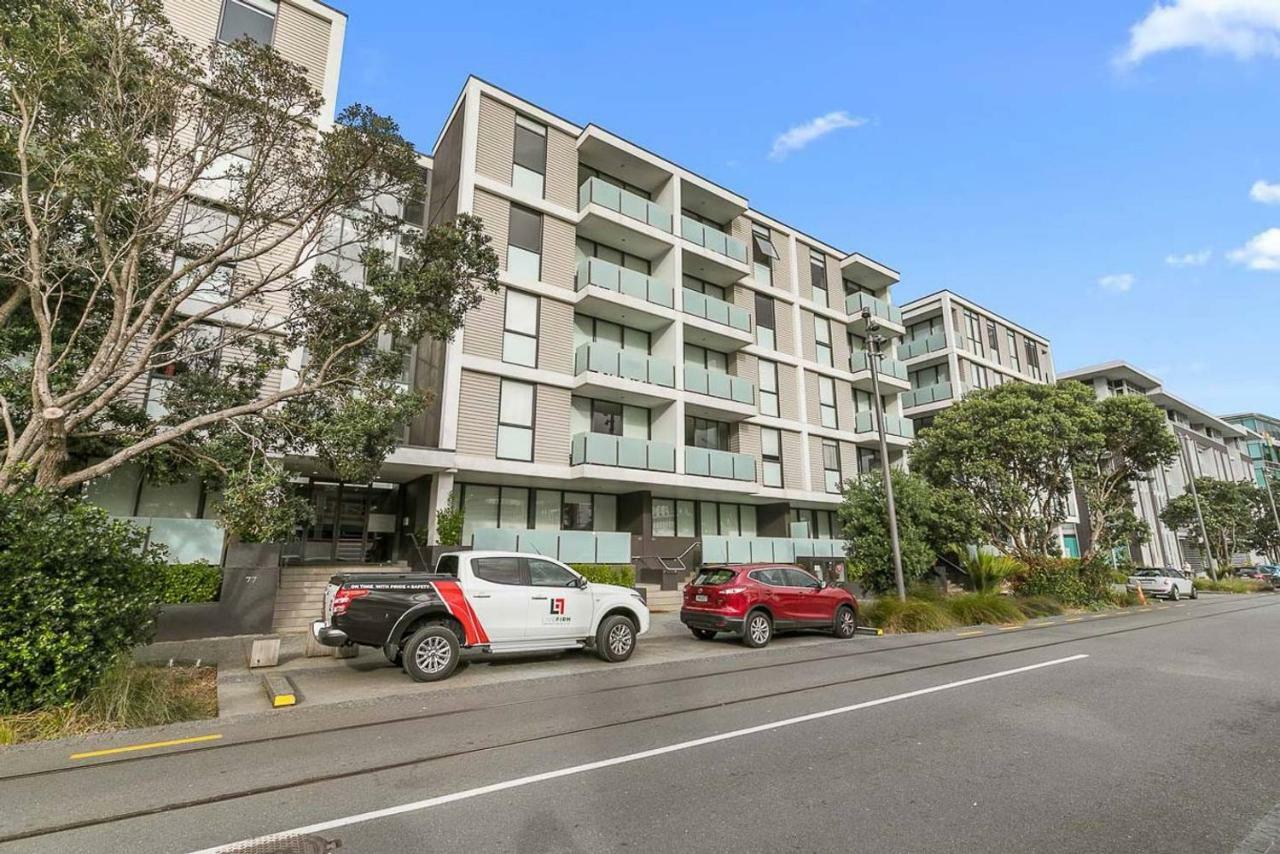 Two Bedroom - Pool, Gym & Free Parking! Auckland