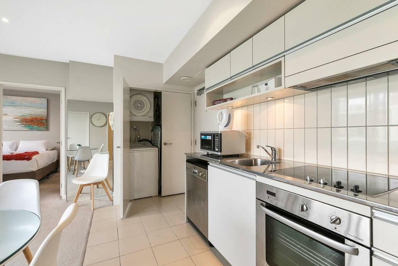 Two Bedroom - Pool, Gym & Free Parking! * Auckland