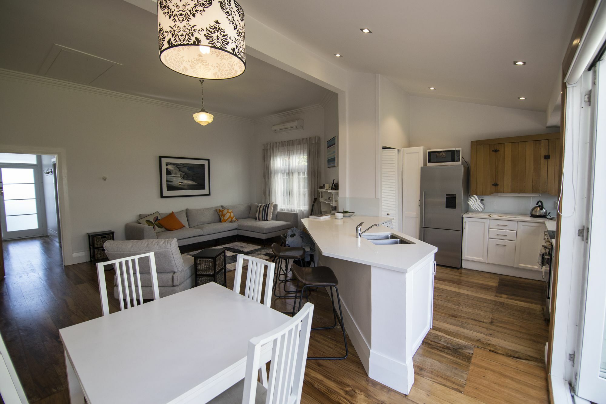 Spacious And Charming Grey Lynn Apartment