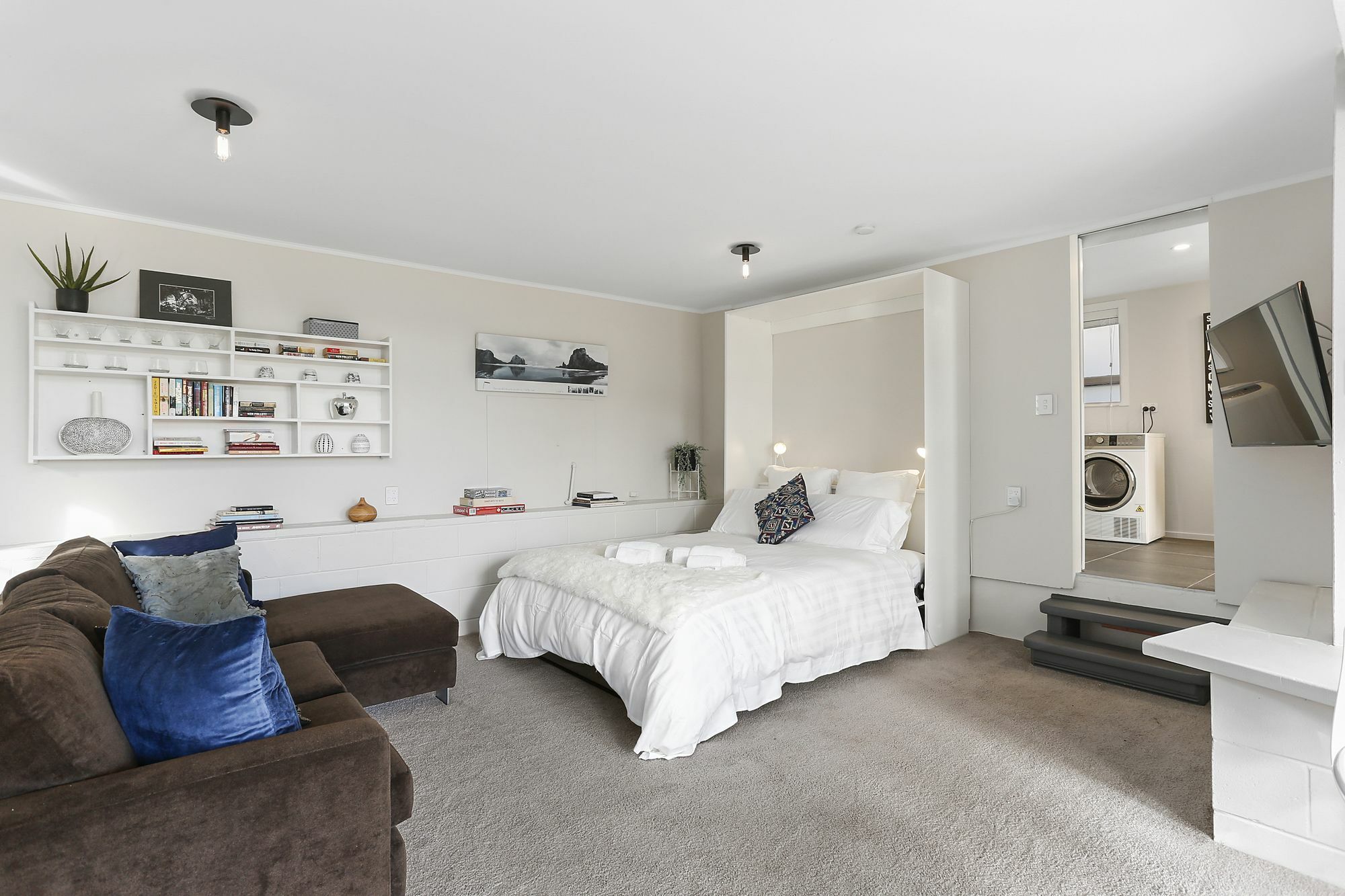 Park W/ Views & Deck Apartment *