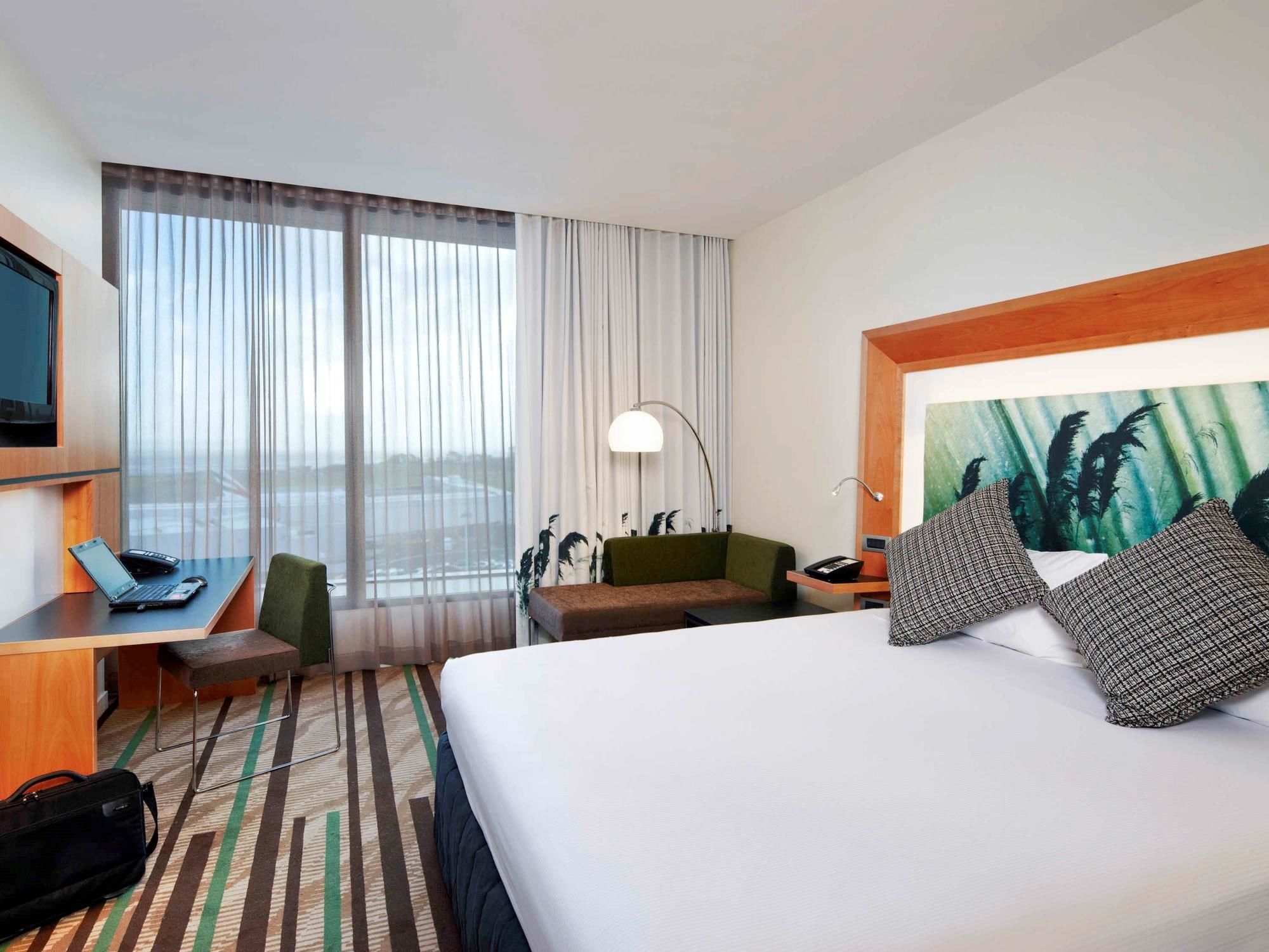 Novotel Airport 4*