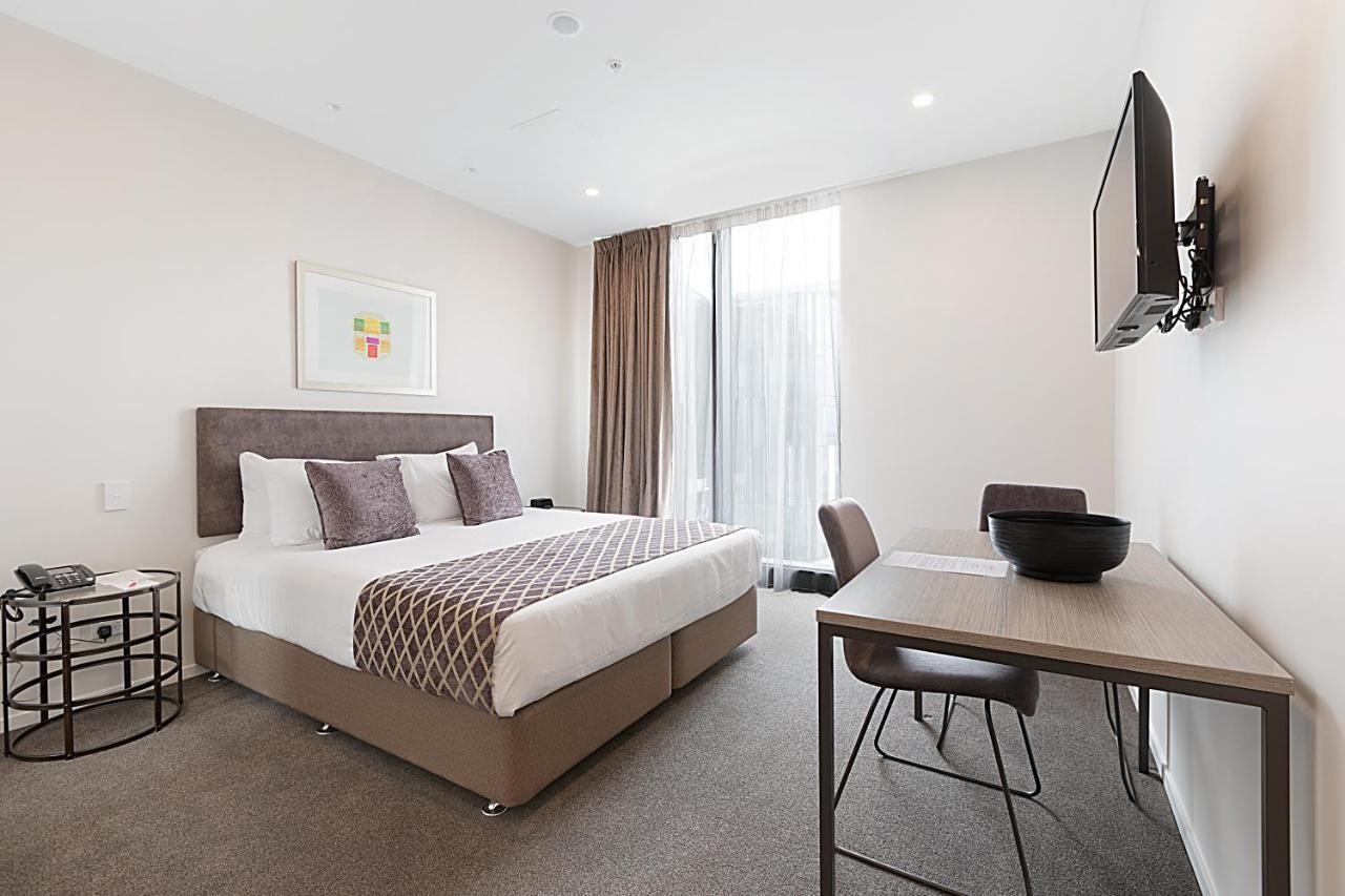 Ramada By Wyndham Victoria Street West Hotel 4*